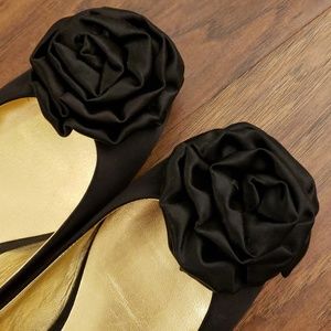 Daniblack Unworn satin leather rosette flats 8M